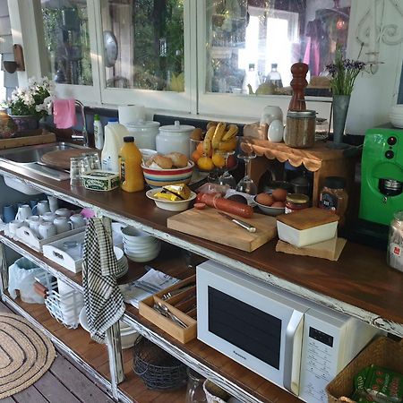 Cabins On Tudor Bed & Breakfast 摩图伊卡 外观 照片