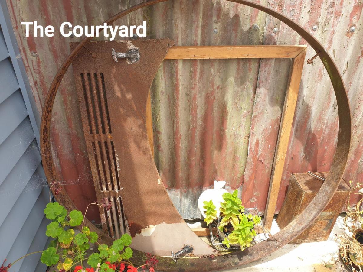 Cabins On Tudor Bed & Breakfast 摩图伊卡 外观 照片