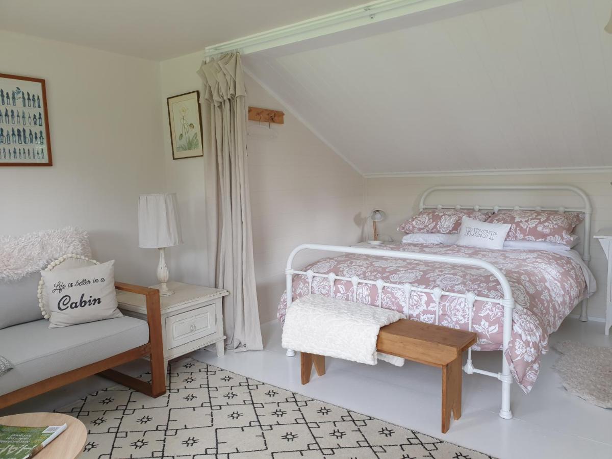 Cabins On Tudor Bed & Breakfast 摩图伊卡 外观 照片