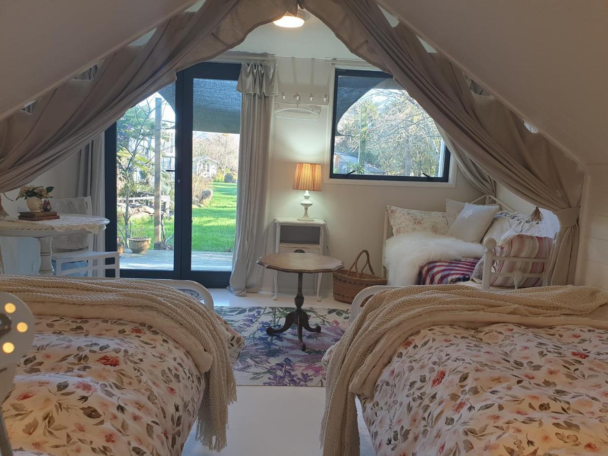 Cabins On Tudor Bed & Breakfast 摩图伊卡 外观 照片