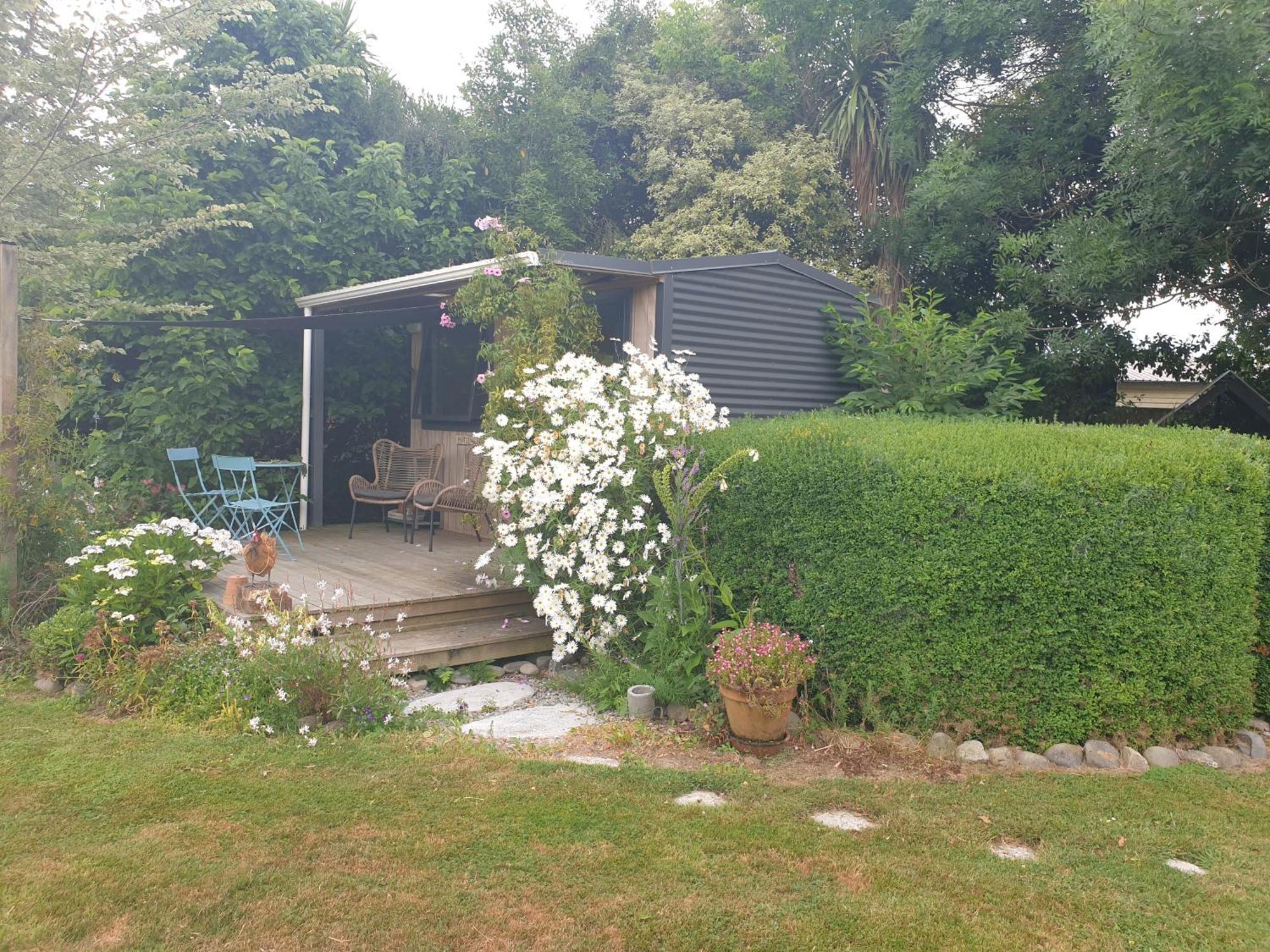 Cabins On Tudor Bed & Breakfast 摩图伊卡 外观 照片