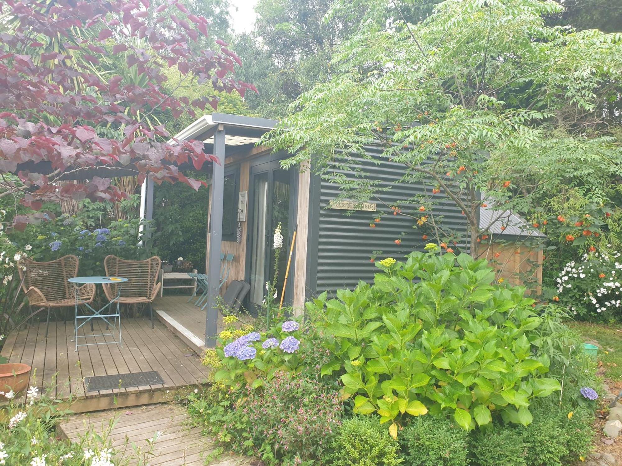 Cabins On Tudor Bed & Breakfast 摩图伊卡 外观 照片